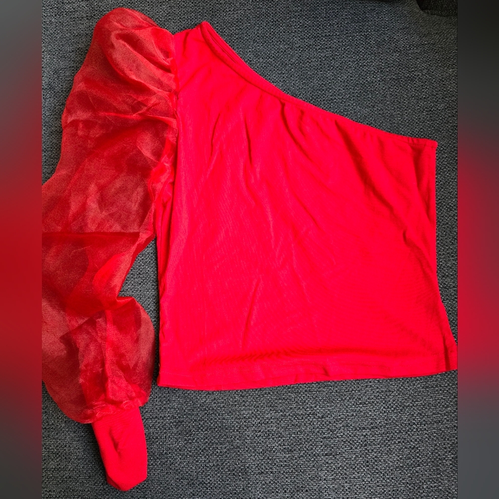 ✨️ Red One Sleeve Top ✨️